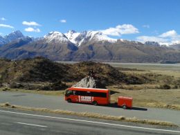 Neuseeland/Real-Kiwi/Stray/Bus