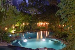 Australien/PTI/Thala Beach Lodge/pool at night